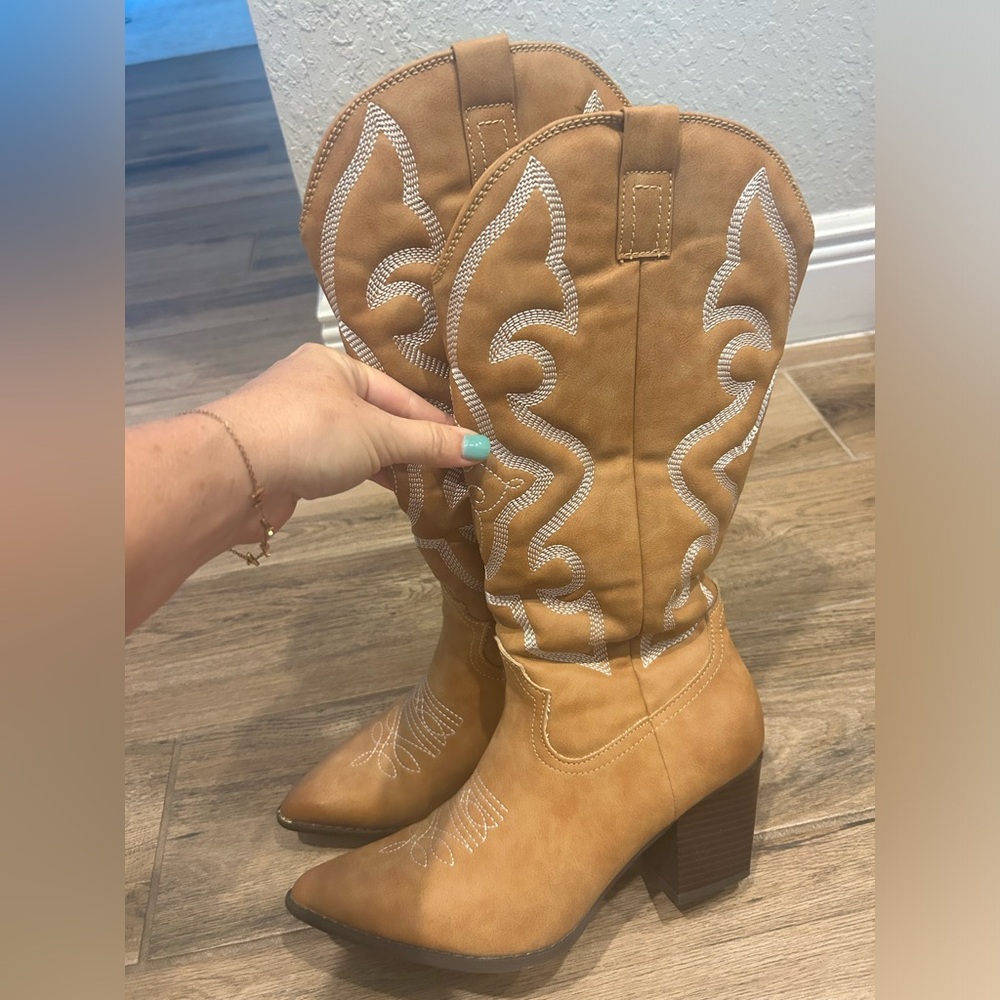 Almost new brown cowboy boots